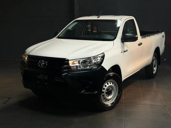 TOYOTA HILUX 2.8 D-4D TURBO DIESEL CS 4X4 AUTOMÁTICO TOYOTA HILUX 2.8 D-4D TURBO DIESEL CS 4X4 AUTOMÁTICO